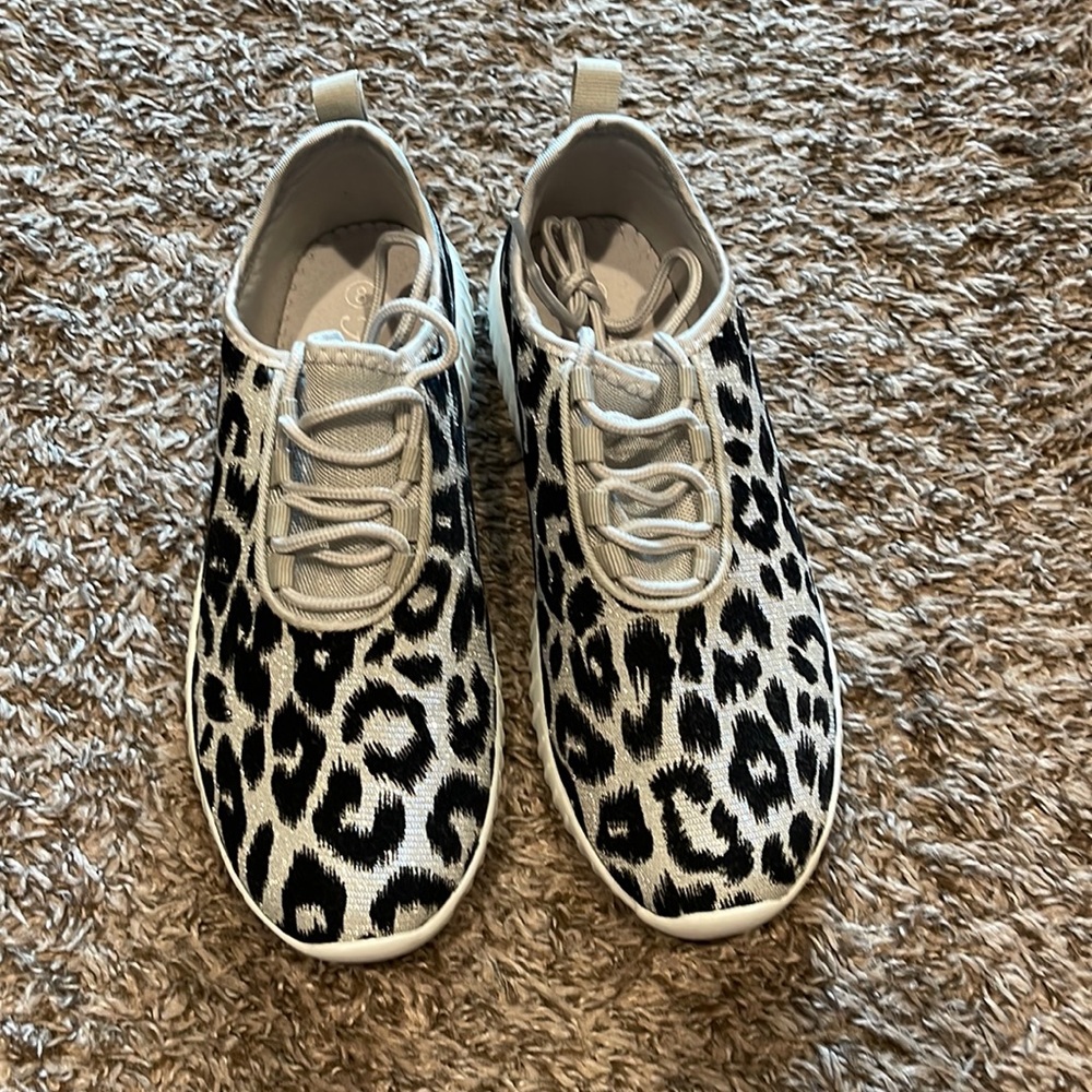 light weight sneakers